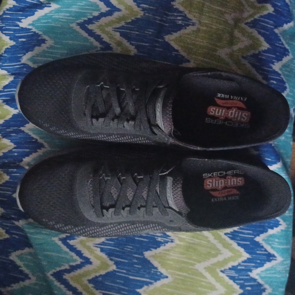 MEN SKECHERS
